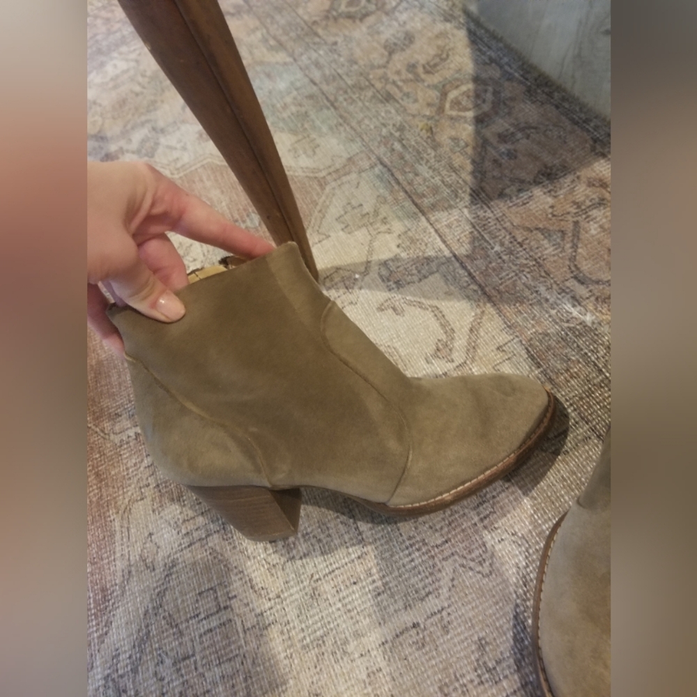 Sold on Ⓜ️ Paul Green munchen suede boots - Picture 3 of 7